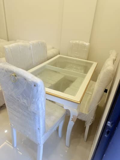 6 Seater Dinning table Brand new