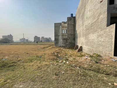 5 Marla Plot For Sale Huraira Block