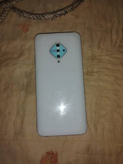 Vivo S1 Pro panel change hai ro donon camera mein dast Hain