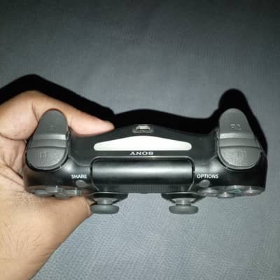 Selling my Sony ps4 controller (orignal)