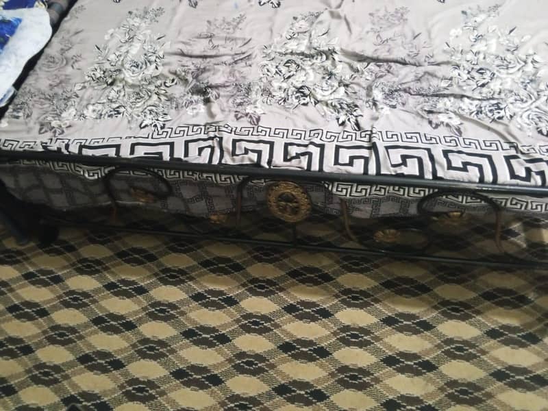 لوہے کا ڈبل بیڈ میٹرس کے ساتھ سیل کرنا ہے 3
