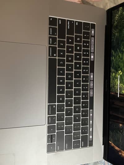 MacBook Pro 2018 16gb 512gb 15.6 inch Touch Bar