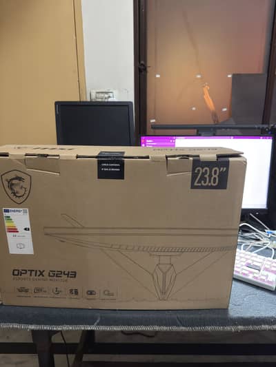 MSI Optix G243 165 hz gaming monitor 10/10 condition with box