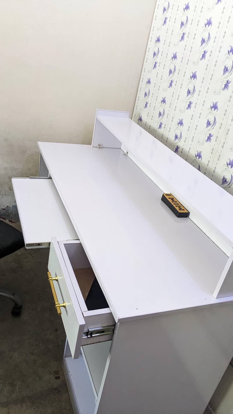 computer table 1