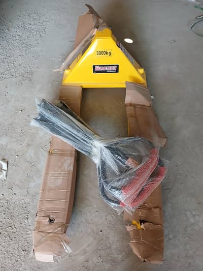 Hand Pallet Tuck Trolleys Lifters Availbale For Sale