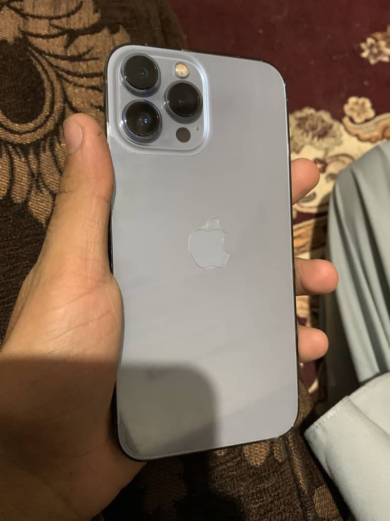 Apple iPhone 13 Pro Max 4