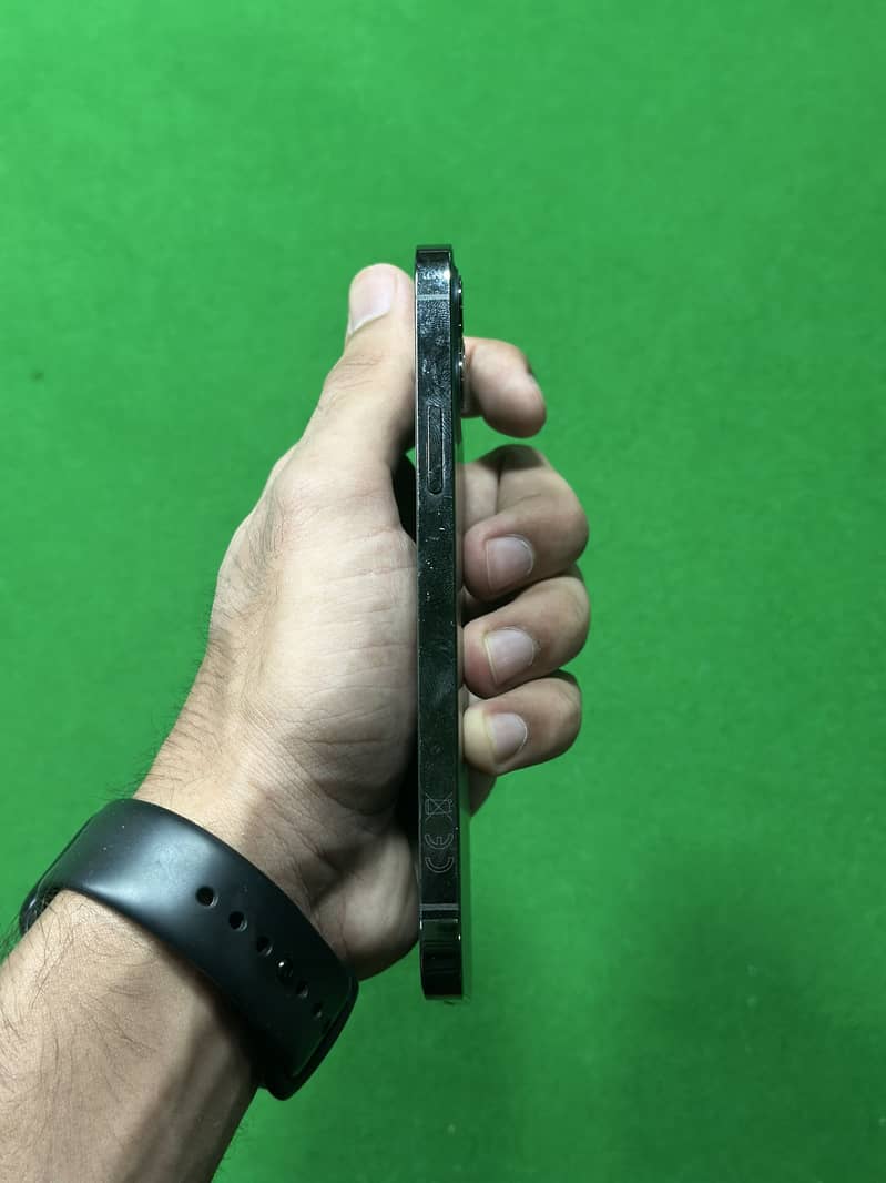 Apple iPhone 12 Pro 3