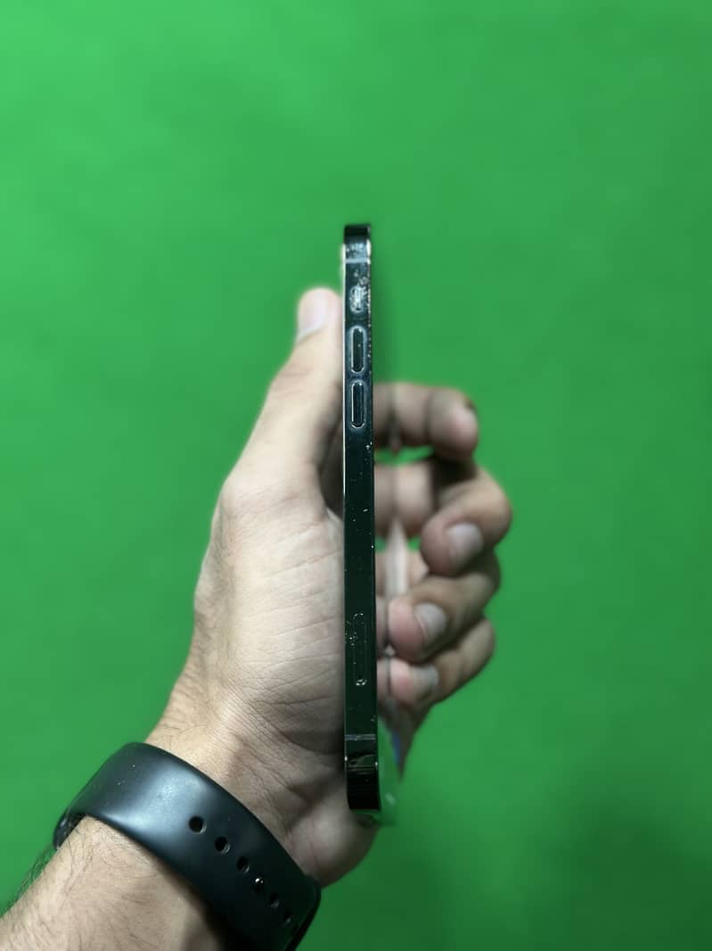 Apple iPhone 12 Pro 4