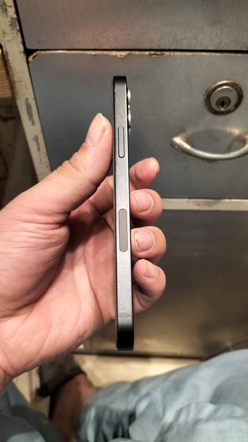 Apple iPhone 12 1