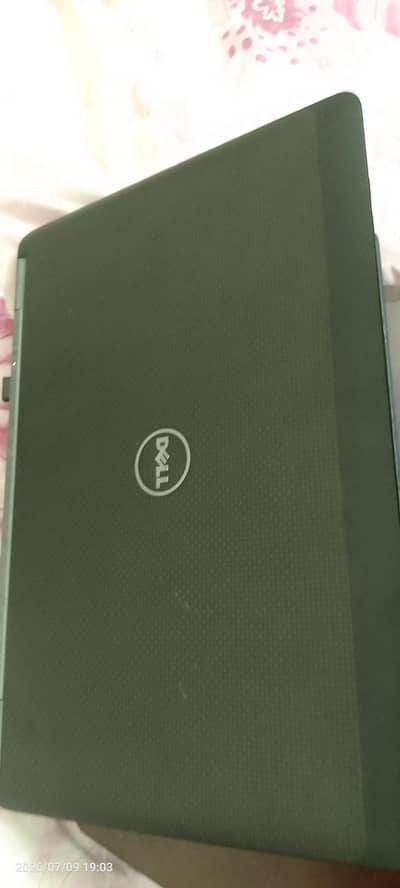 Dell laptop I 5 5th 8/128 touch screen