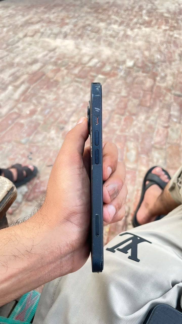 Apple iPhone 13 1
