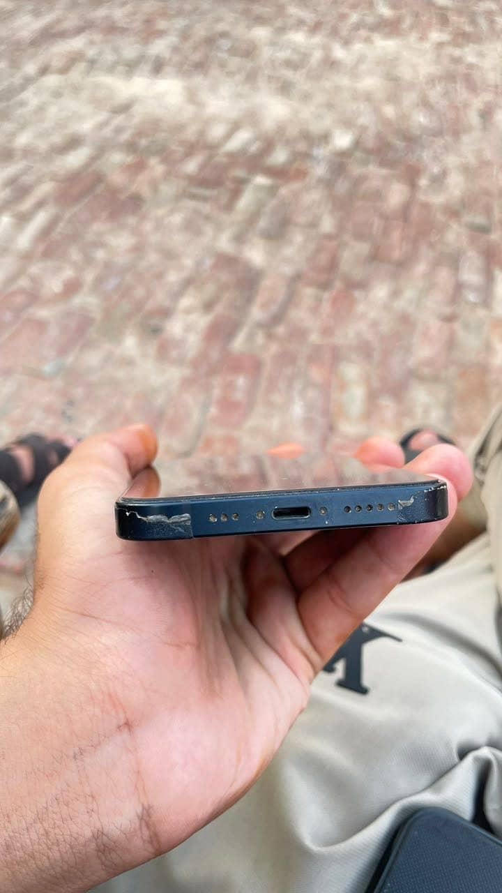 Apple iPhone 13 2