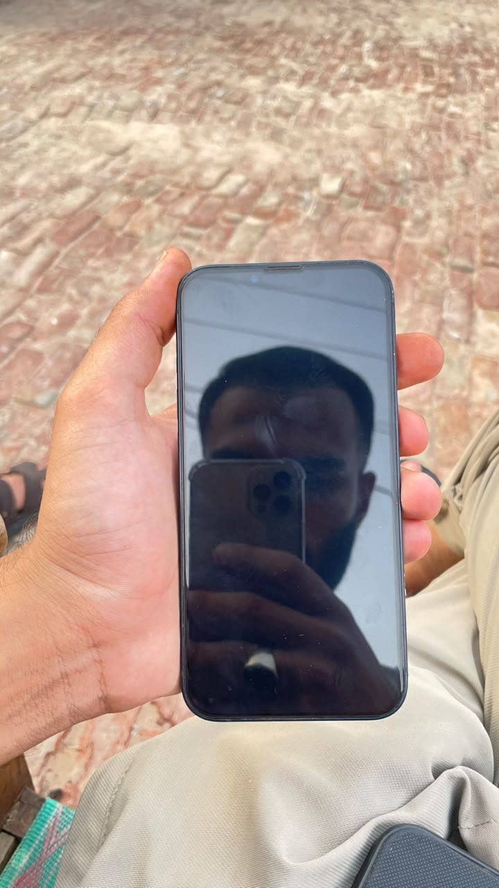 Apple iPhone 13 4