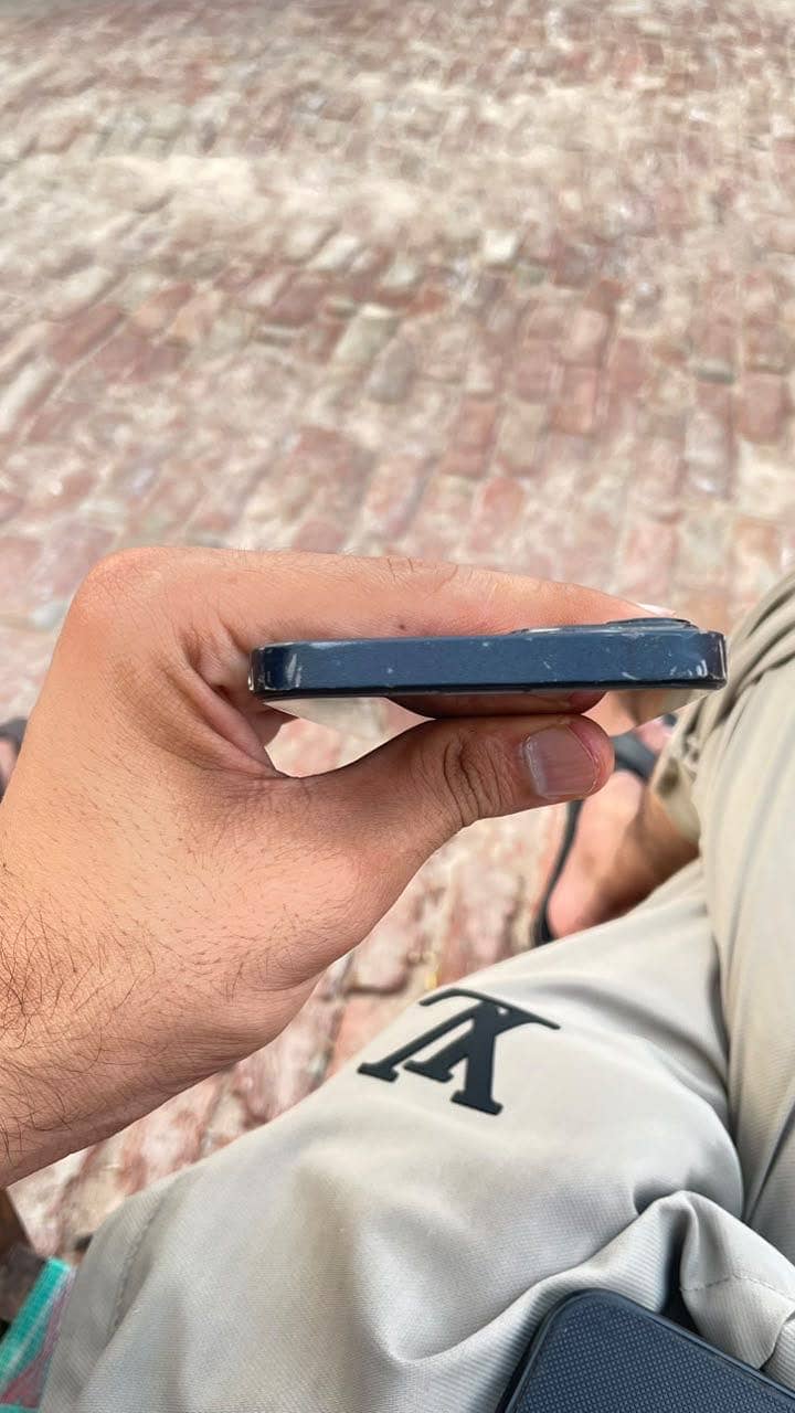 Apple iPhone 13 5