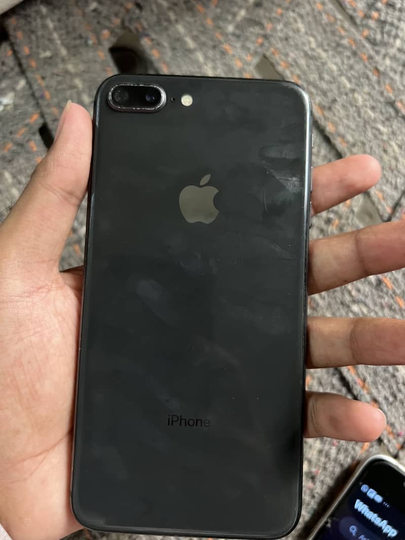 Apple iPhone 8 Plus 2