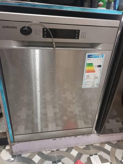 DISH WASHER
