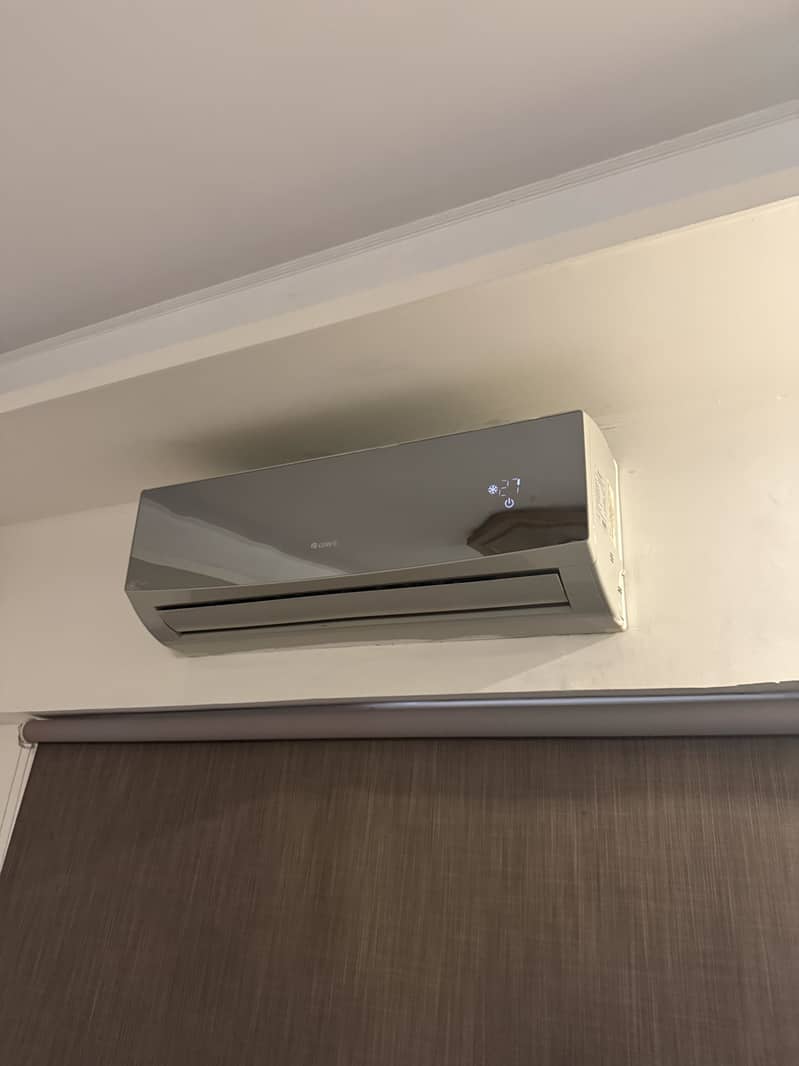 Gree 1 Ton DC Inverter Split AC – Grey Color | Like New 1