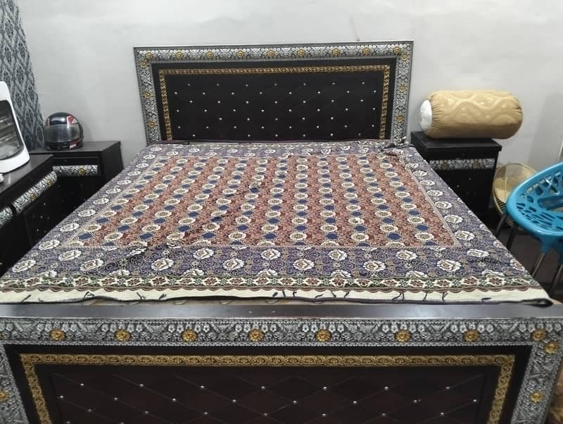 good condition bed 0