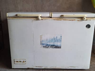 Good condition philips deep freezer for sale.