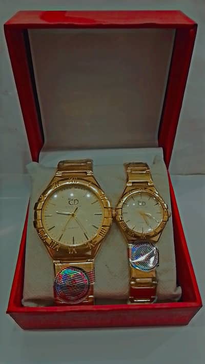 "Gold Couple Watch Set (Men & Women)"