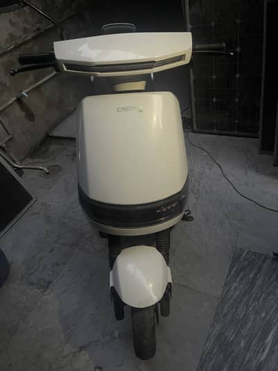 Crown ev pro 2026 model condition 10/10 all documents clear