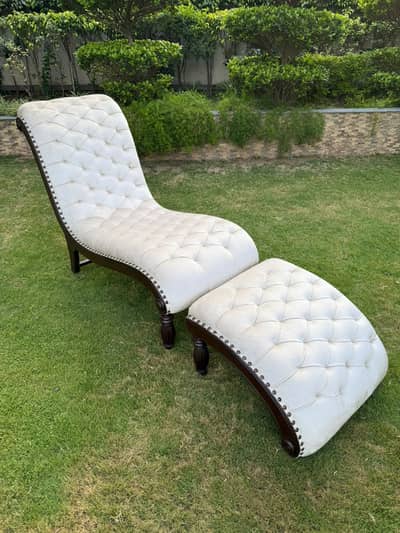 Tufted Lounge Chair with Footstool – Premium Comfort & Elegant Design