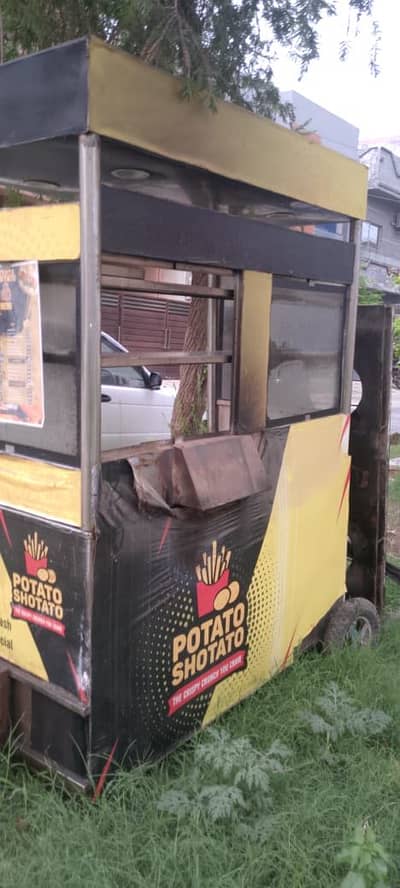 Fries counter, hot plate, breading table with burner