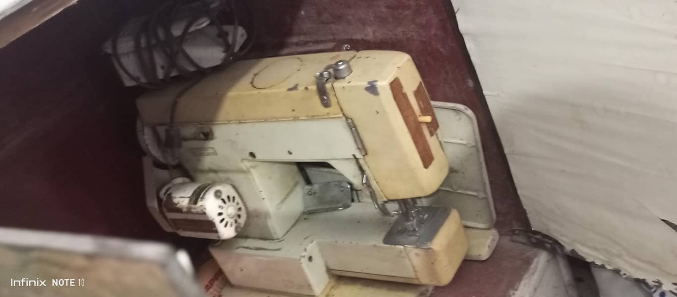 sewing machine 4