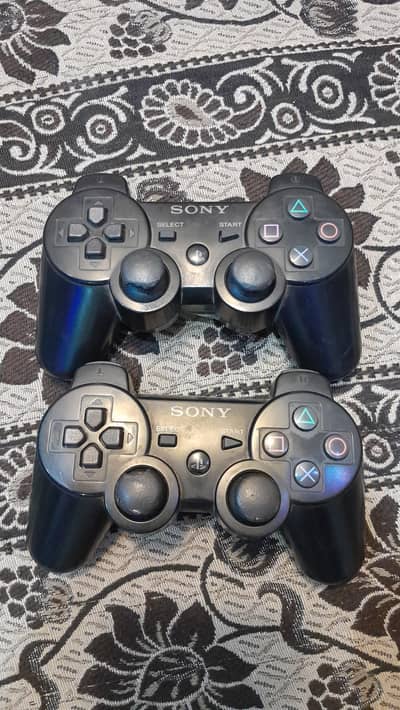 Sony PlayStation 3 (PS3) Console with 2 Original Controllers