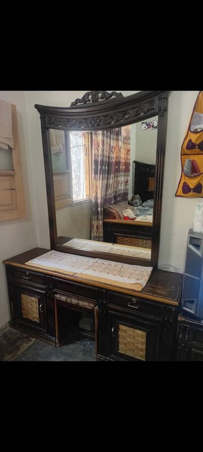 bed, dressing, 2 side tables