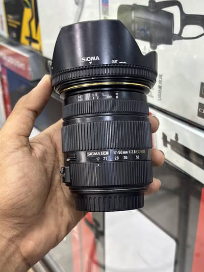 Sigma 17-50mm f/2.8 HSM - Canon mount - 10/10