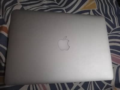 Apple air 4gb ram 180gb ssd 2sa3 hour backup batery