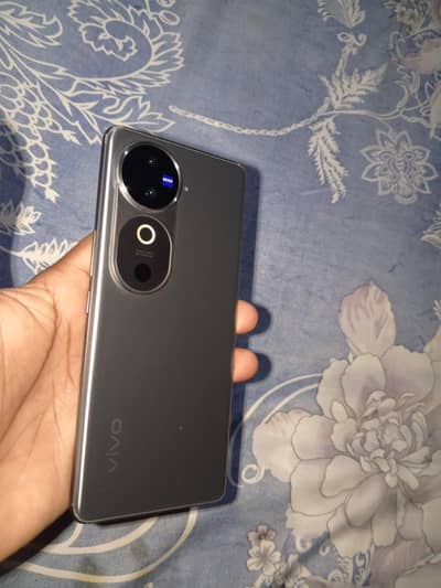 Vivo V40