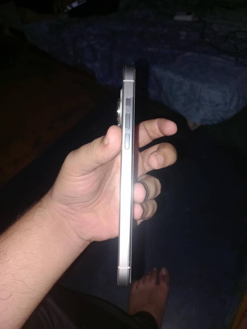 Apple iPhone 15 Pro Max 2