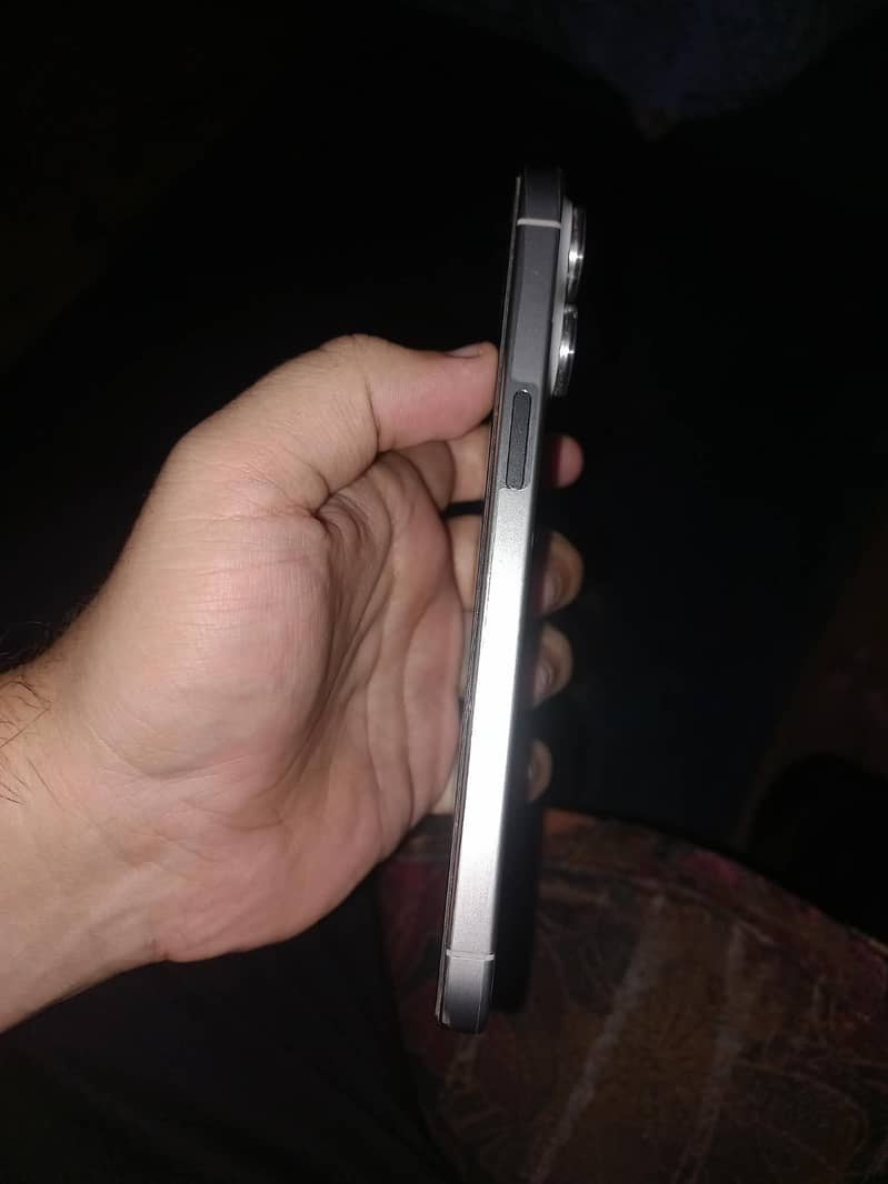 Apple iPhone 15 Pro Max 3