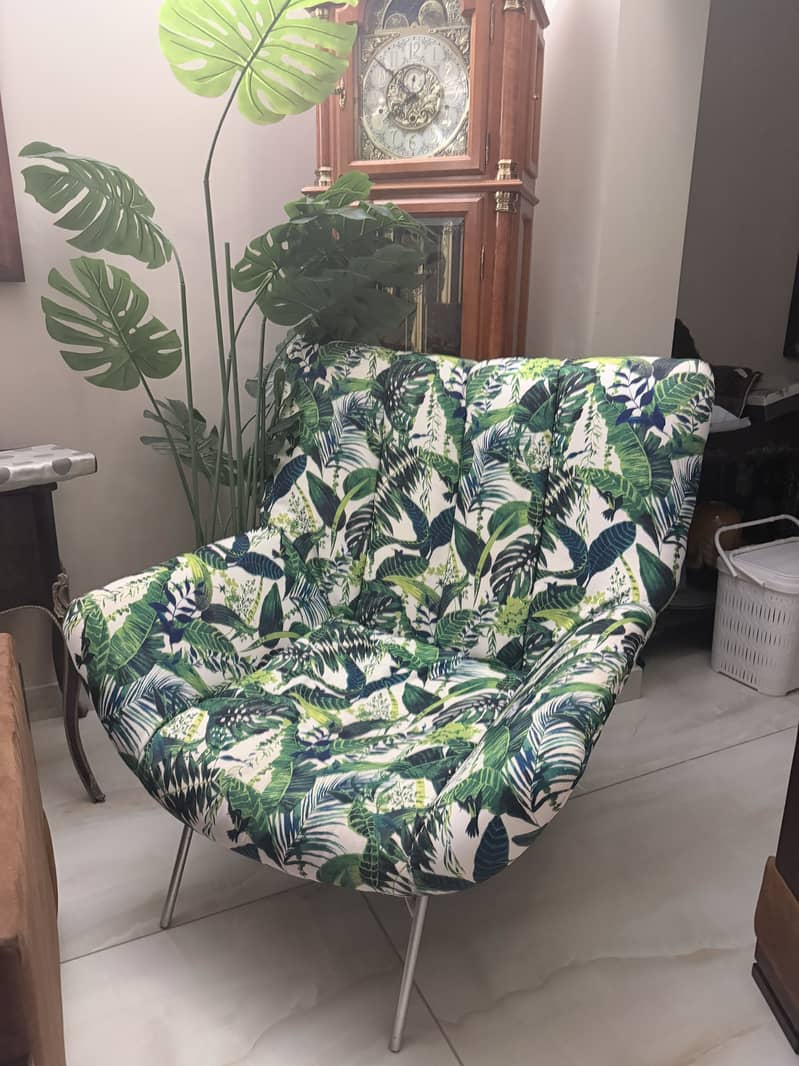 Statement chair 0