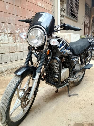Suzuki Gs 150 in Black Colour