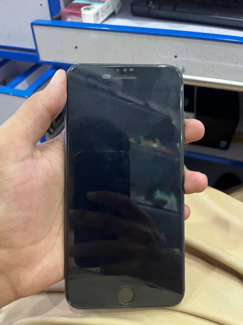Apple iPhone 8 Plus 1