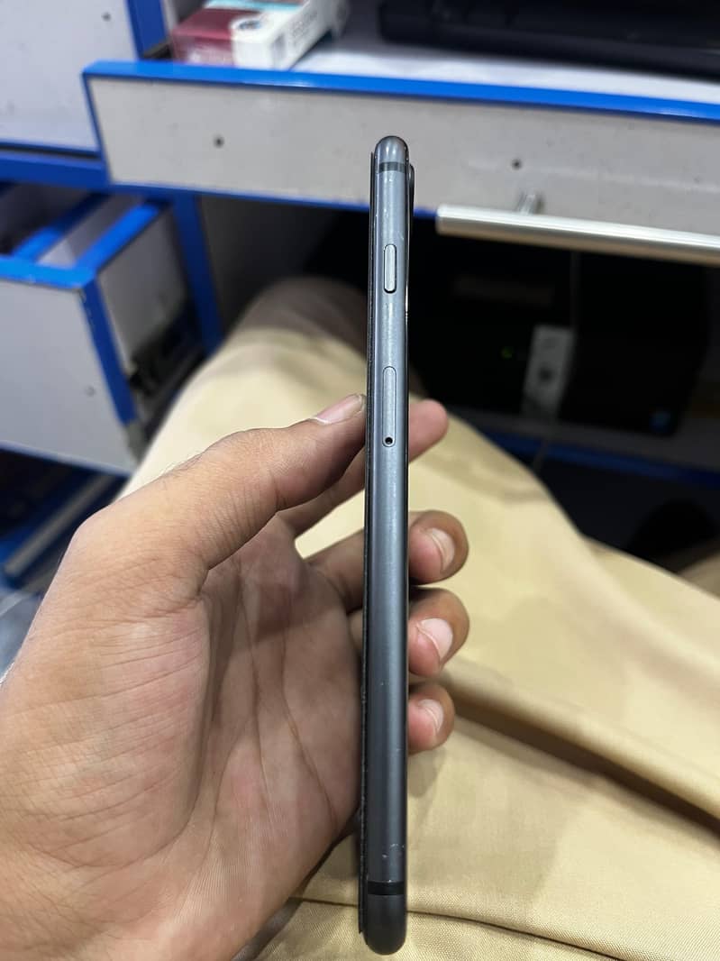 Apple iPhone 8 Plus 3