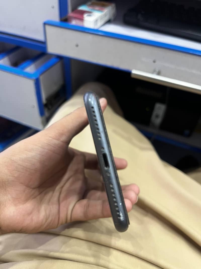 Apple iPhone 8 Plus 4