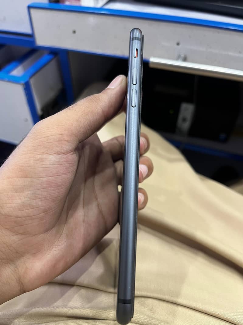 Apple iPhone 8 Plus 6