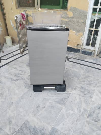 Small size refrigerator