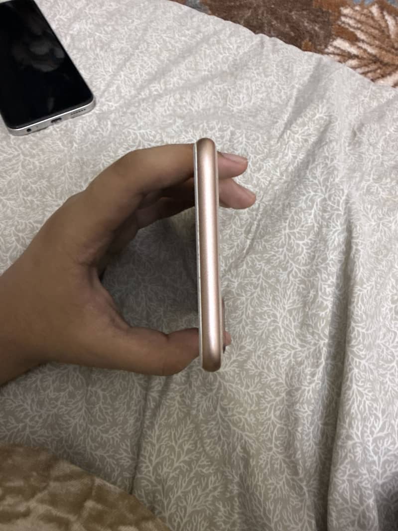 Apple iPhone 8 Plus 3