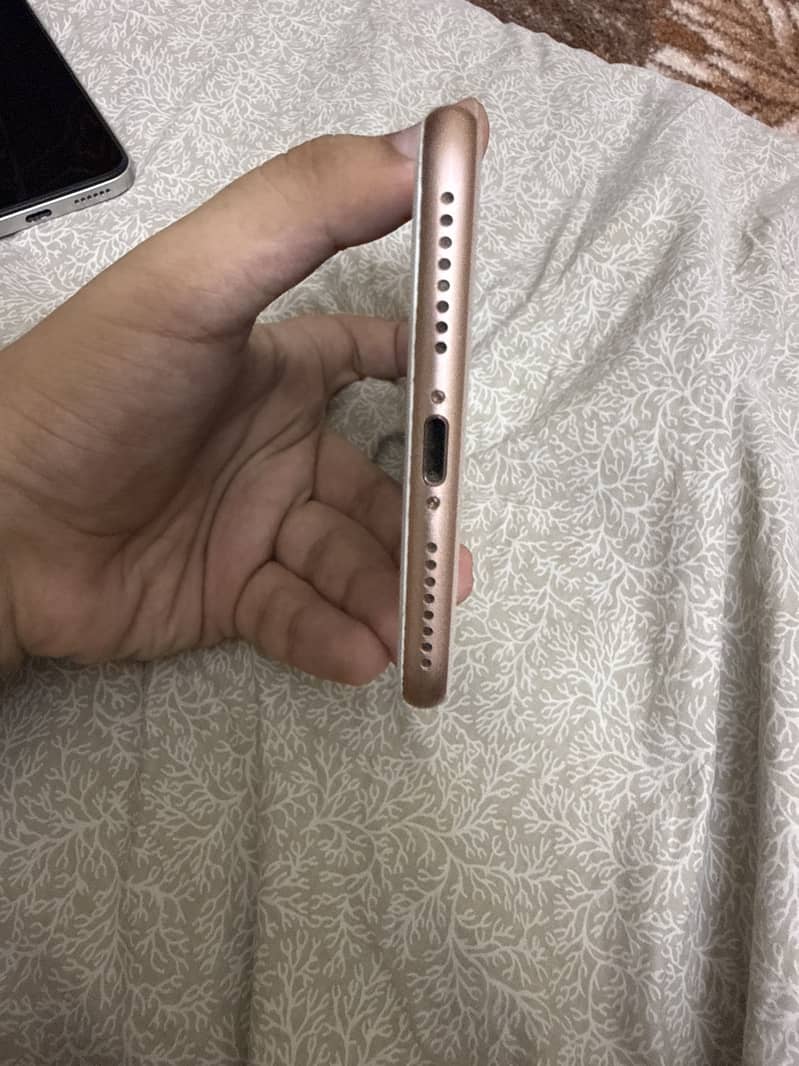 Apple iPhone 8 Plus 5