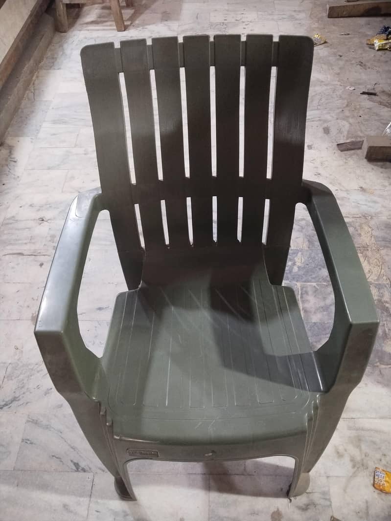Fiber Plastic Chairs 1