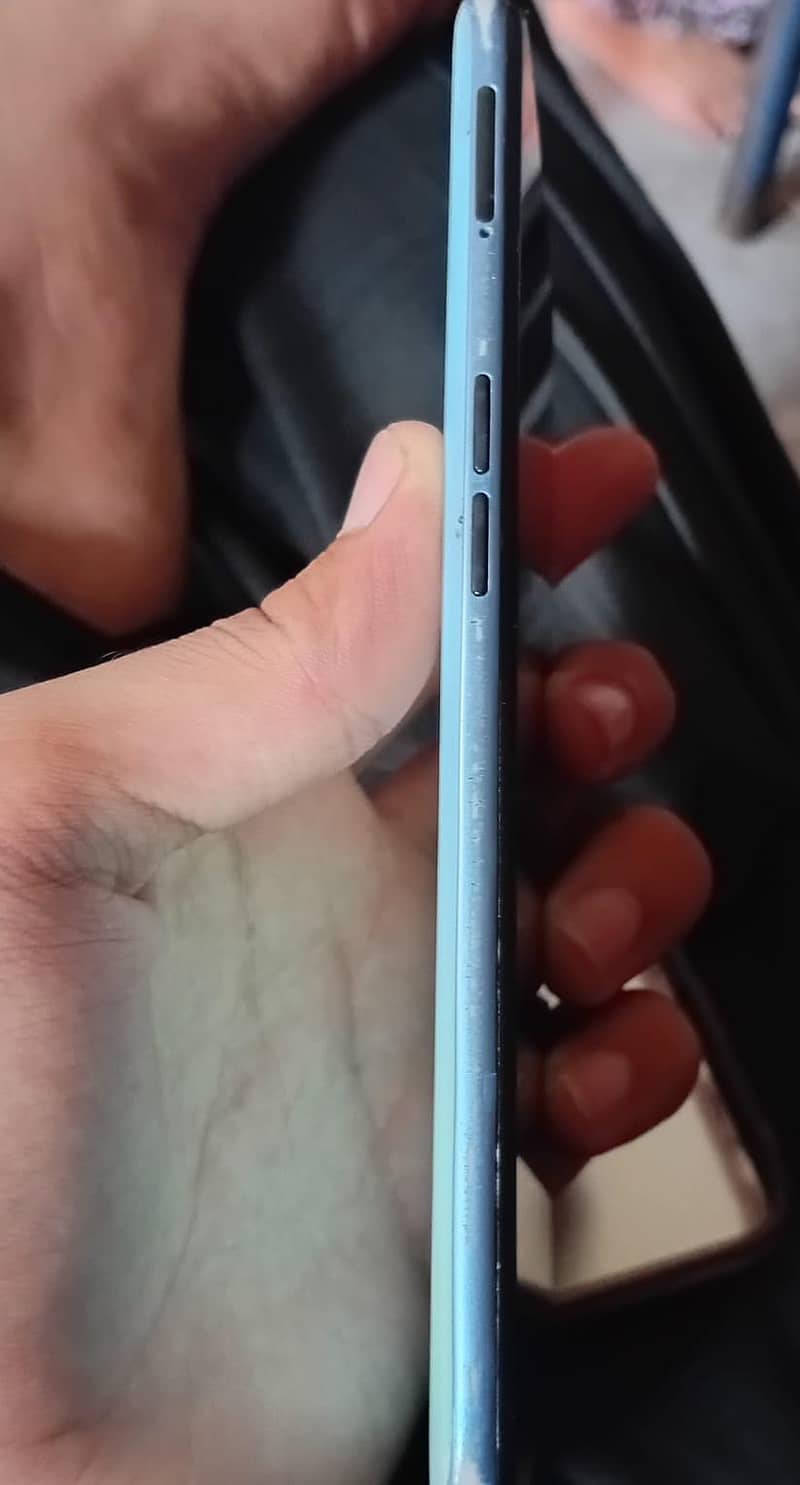 OPPO A76 1