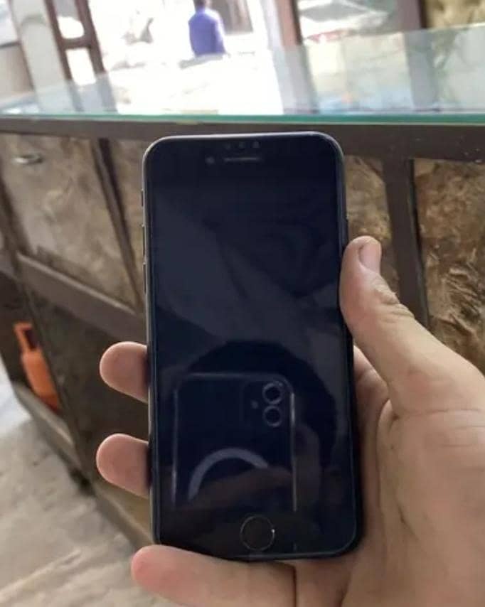 Apple iPhone 7 0