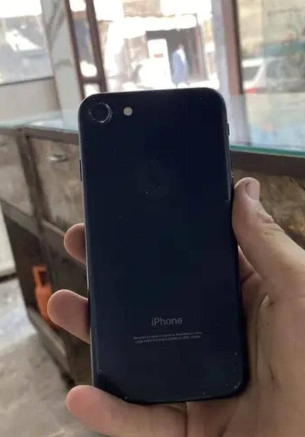 Apple iPhone 7 1