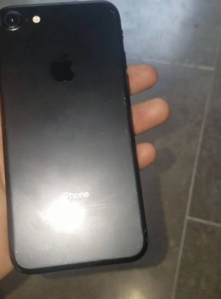Apple iPhone 7 2