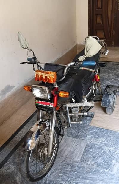 Honda cd 70 with extra 2 wheels